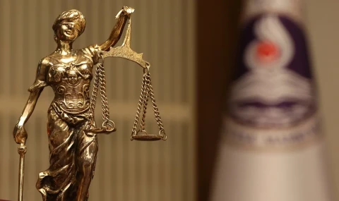AYM, süresiz yoksulluk nafakasını düzenleyen ibareyi iptal etti